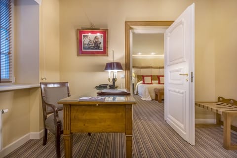 Presidential Suite | Hypo-allergenic bedding, Select Comfort beds, minibar, in-room safe