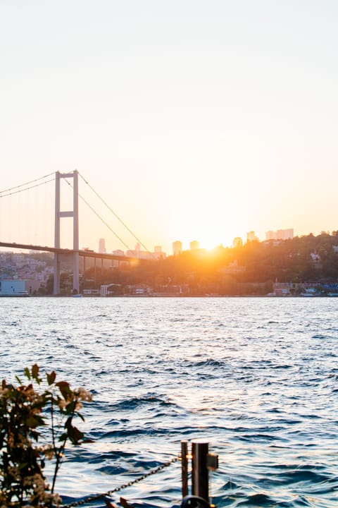 Breakfast, lunch, dinner served; Turkish cuisine, beach views 