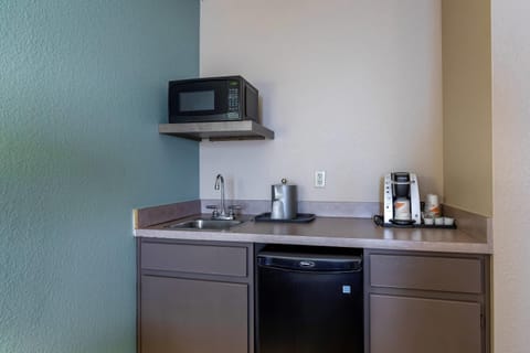 Egyptian cotton sheets, premium bedding, down comforters, pillowtop beds