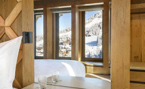 Suite (Suite Le Melezin) | Minibar, in-room safe, individually decorated, individually furnished