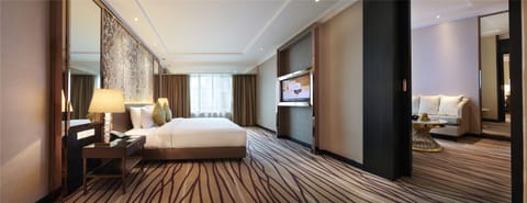 Executive Suite | In-room safe, desk, laptop workspace, iron/ironing board