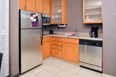 Fridge, microwave, oven, coffee/tea maker