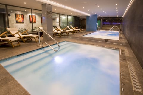 Indoor pool, sun loungers