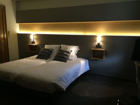 Superior Double or Twin Room | Desk, soundproofing, free WiFi, bed sheets