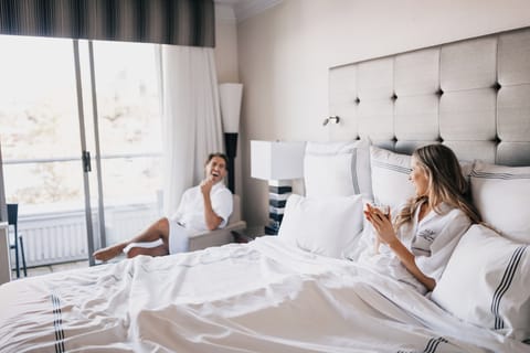 Premium Room, 1 King Bed, Balcony | Hypo-allergenic bedding, in-room safe, desk, laptop workspace