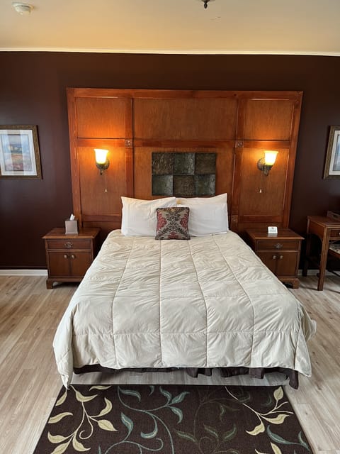 Standard Room, 1 Queen Bed | Premium bedding, individually decorated, individually furnished