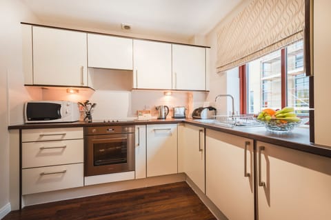 City Studio, 1 Double Bed, Non Smoking, Kitchen | Private kitchen | Fridge, microwave, oven, stovetop