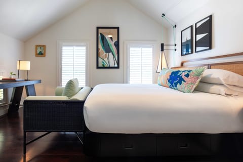 Premium bedding, in-room safe, individually decorated