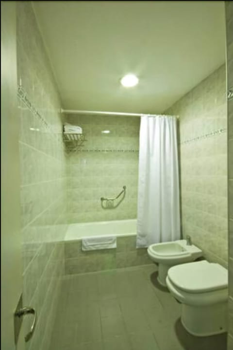 Superior Double Room | Bathroom | Shower, rainfall showerhead, free toiletries, hair dryer