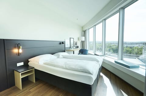 Business Double Room | In-room safe, desk, blackout drapes, soundproofing