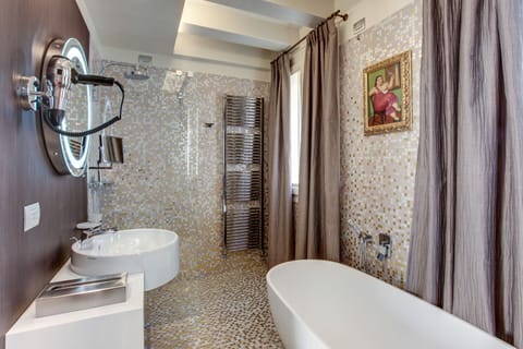 Superior Double or Twin Room | Bathroom | Shower, eco-friendly toiletries, hair dryer, bathrobes