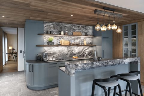 One-Bedroom Mountain Loft | Premium bedding, minibar, in-room safe, individually furnished