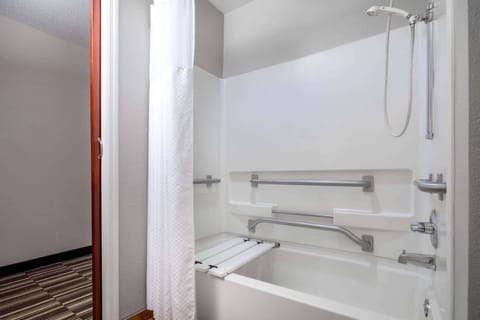 Suite, 1 Queen Bed, Accessible, Non Smoking (Mobility Accessible) | Bathroom | Combined shower/tub, free toiletries, hair dryer, towels