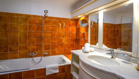 Room (Medium Duplex) | Bathroom | Rainfall showerhead, bathrobes, slippers, towels