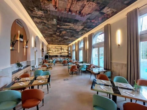 Lunch and dinner served, French cuisine