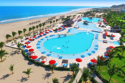 Outdoor pool, pool umbrellas