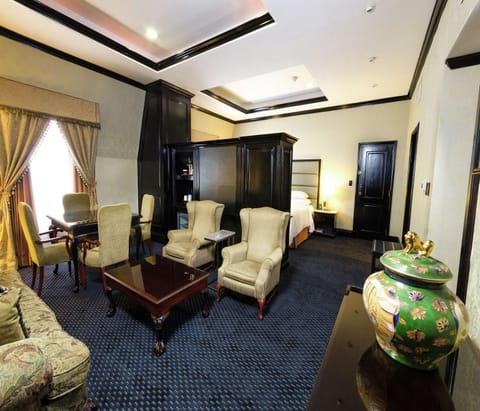 Suite, Business Lounge Access | Premium bedding, down comforters, pillowtop beds, in-room safe