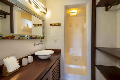 Suite, Terrace | Bathroom | Shower, towels