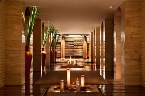 Couples treatment rooms, sauna, steam room, body treatments