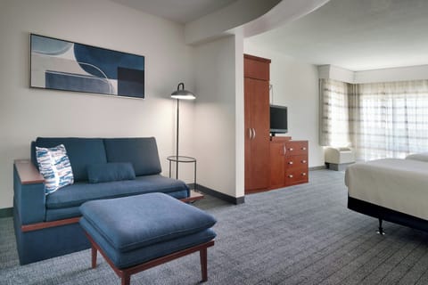 Suite, Multiple Beds | Premium bedding, desk, laptop workspace, iron/ironing board