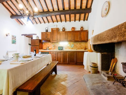 House | Private kitchen | Microwave, electric kettle, highchair