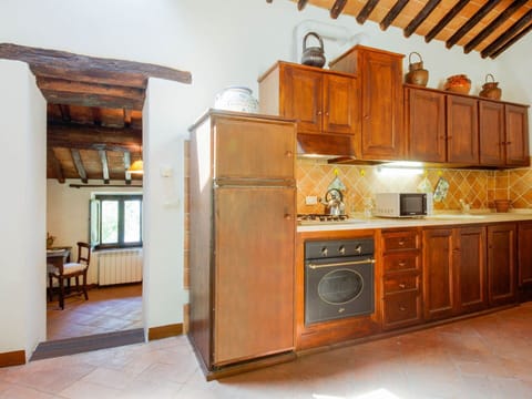 House | Private kitchen | Microwave, electric kettle, highchair