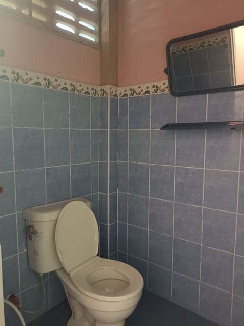 Standard Double Room | Bathroom | Shower, free toiletries, towels, soap