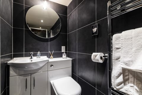 Comfort Double Room, Ensuite (Ground floor king) | Bathroom | Towels