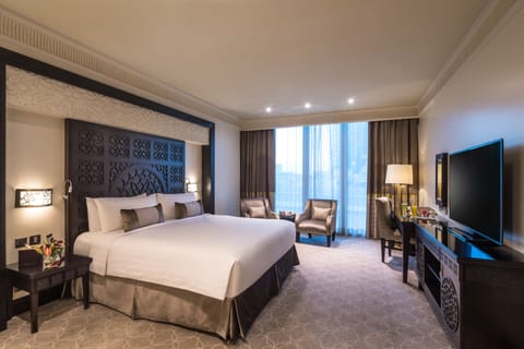 Executive Room | Egyptian cotton sheets, down comforters, memory foam beds, minibar