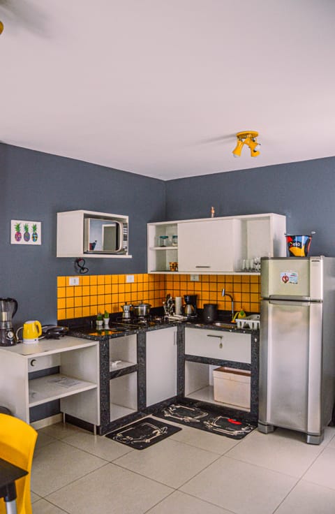 Superior Apartment | Private kitchen | Fridge, microwave, stovetop, cookware/dishes/utensils