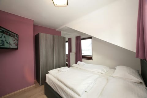 Comfort Double Room, Balcony | Free WiFi, bed sheets