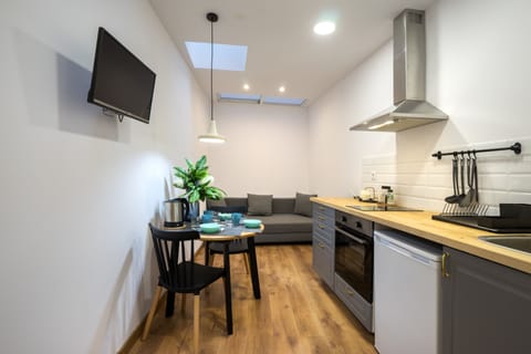 Apartment, 1 Double Bed with Sofa bed | Private kitchen | Oven, stovetop, coffee/tea maker, electric kettle