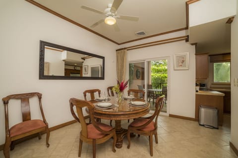 Deluxe Condo, 2 Bathrooms, Garden View | In-room dining