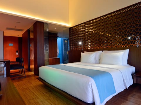 Junior Suite | Premium bedding, pillowtop beds, in-room safe, desk