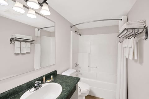 Room, 2 Queen Beds, Accessible, Non Smoking (Mobility, Bathtub w/ Grab Bars) | Bathroom | Free toiletries, hair dryer, towels