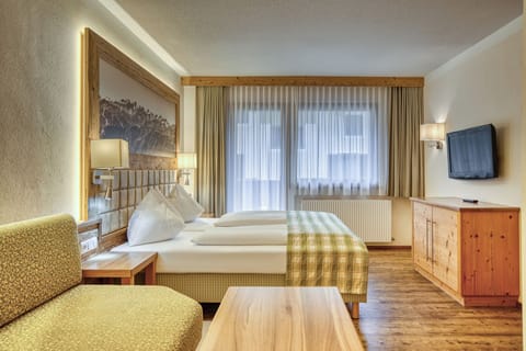 Suite, 2 Bedrooms | 1 bedroom, premium bedding, in-room safe, desk