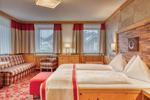 Deluxe Double Room, Balcony | 1 bedroom, premium bedding, in-room safe, desk