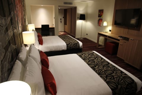 Superior Twin Room, 2 Queen Beds | Premium bedding, pillowtop beds, minibar, in-room safe