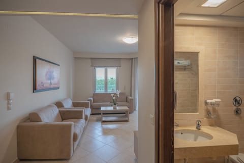 Executive Suite, 1 Bedroom, Sea View, Sea Facing | Desk, blackout drapes, soundproofing, iron/ironing board