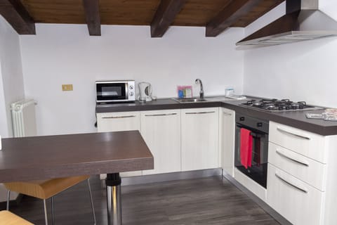 Apartment, 2 Bedrooms, Balcony, Mountain View (Piazza 1) | Private kitchen | Fridge, oven, stovetop, electric kettle