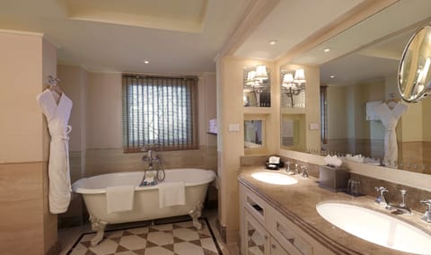 Luxury Suite | Bathroom | Separate tub and shower, deep soaking tub, rainfall showerhead