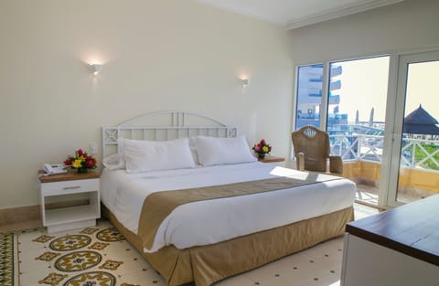 Premium bedding, minibar, in-room safe, desk