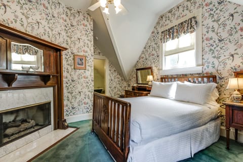 Carriage House Suite 3 | Premium bedding, desk, iron/ironing board, free WiFi