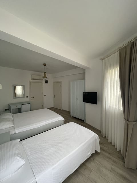 Standard Triple Room | Minibar, free WiFi, bed sheets