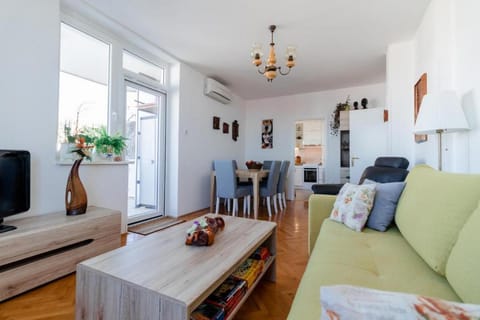 Apartment (Two bedroom apartment) | Living room | TV, stereo