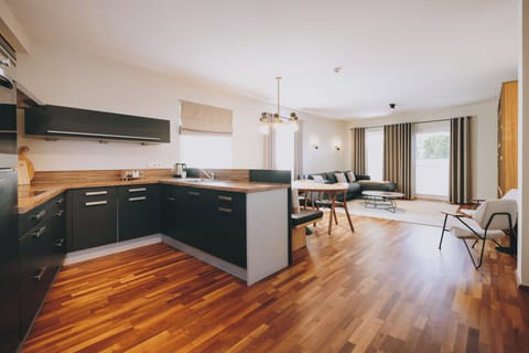 Family Suite (99 inkl. Tauern Spa) | Private kitchen | Stovetop, espresso maker, electric kettle