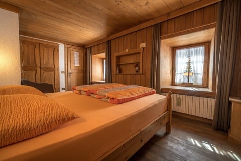 Suite, Jetted Tub | Down comforters, individually furnished, free WiFi