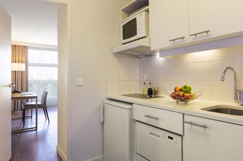 Studio | Private kitchenette | Fridge, microwave, stovetop, dishwasher