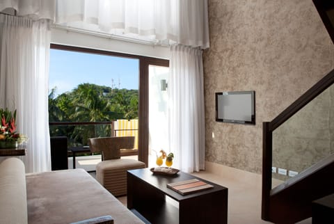 Premier Suite | In-room safe, blackout drapes, free WiFi