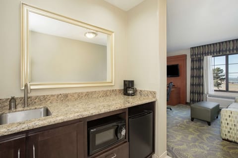 Studio, One King Bed | Bathroom | Combined shower/tub, hydromassage showerhead, hair dryer, towels